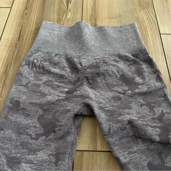 Gymshark Gray Camo Leggings - Picture 8 of 11